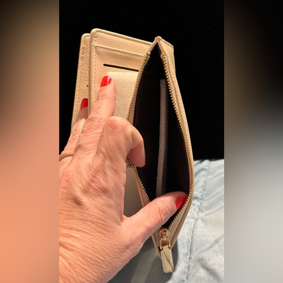 NWT Elegant Cream Extra Large Capacity Vegan Leather Clutch Wallet - Picture 9 of 13